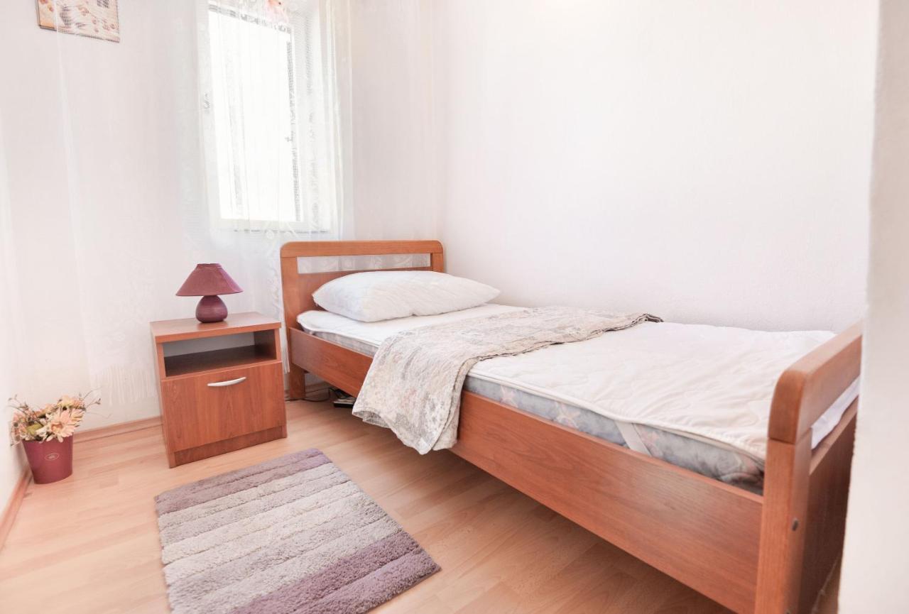 Apartments Milica Kaštela Екстериор снимка