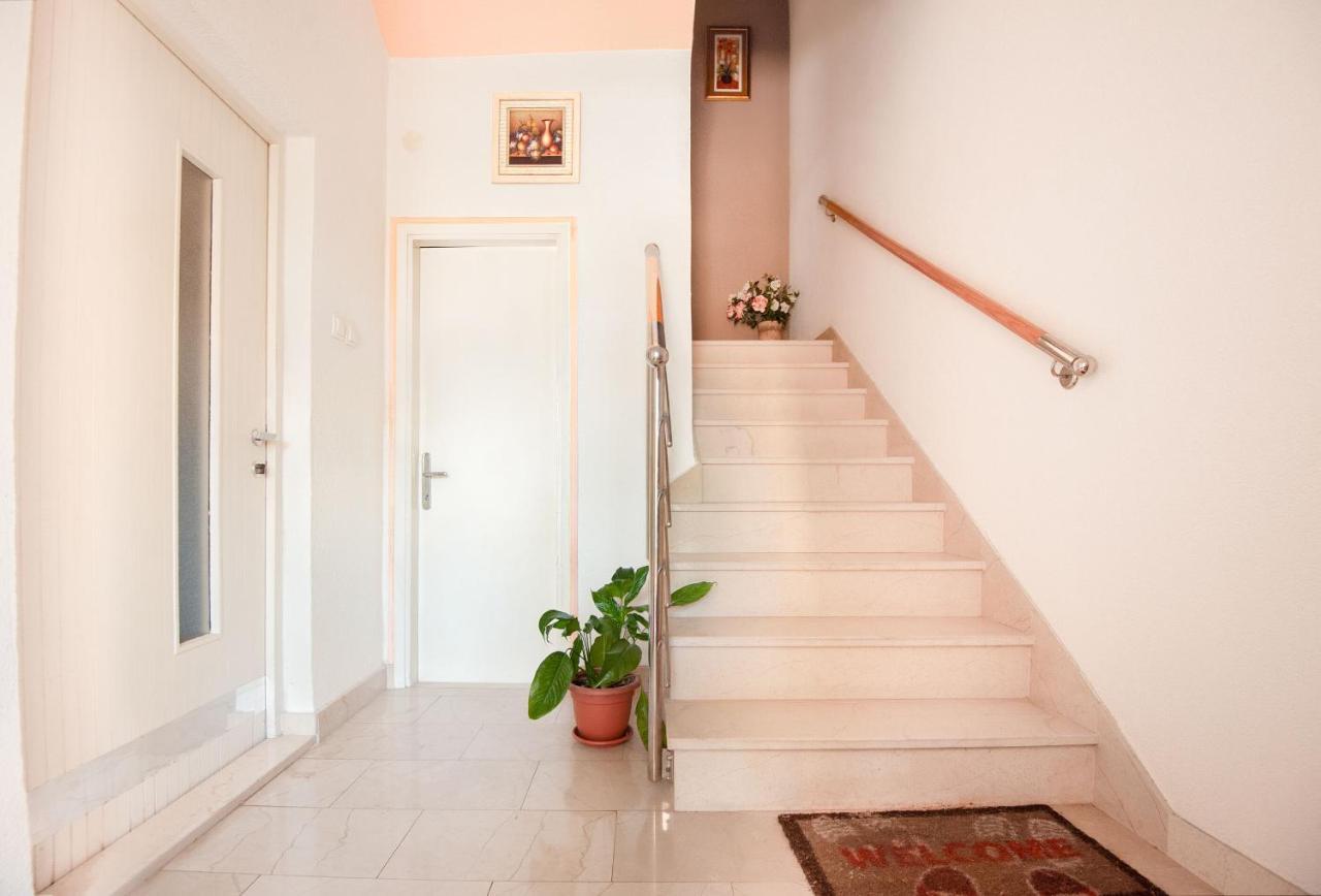 Apartments Milica Kaštela Екстериор снимка