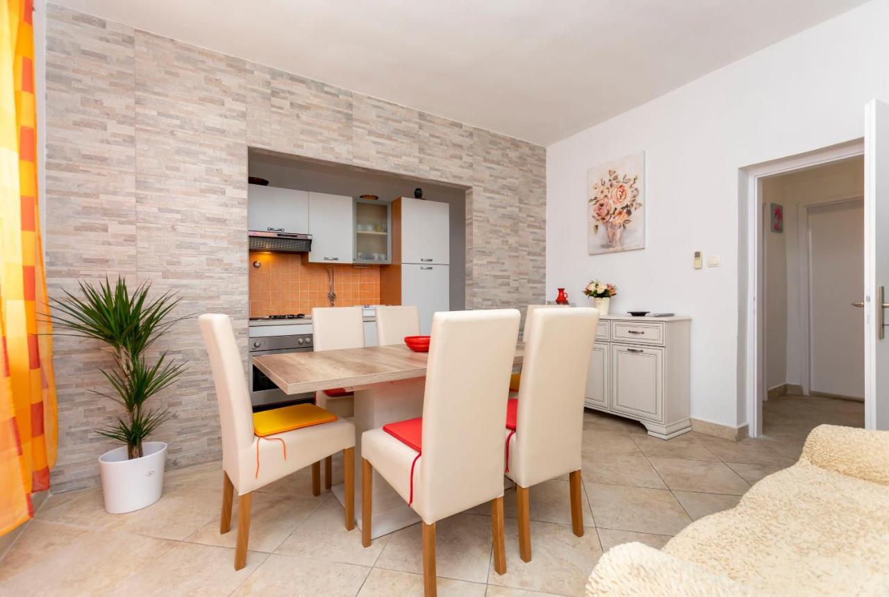 Apartments Milica Kaštela Екстериор снимка